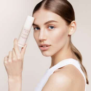 PHYTORETINOL-C Moisturizing Facial Serum with Blurring Effect - Image 3
